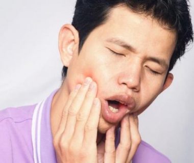 sakit gigi akibat gigi berlubang dan penanganannya.