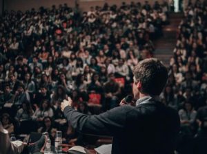 Bingung Mulai Pidato? Cek 10 Contoh Teks Pidato Ini Dulu!